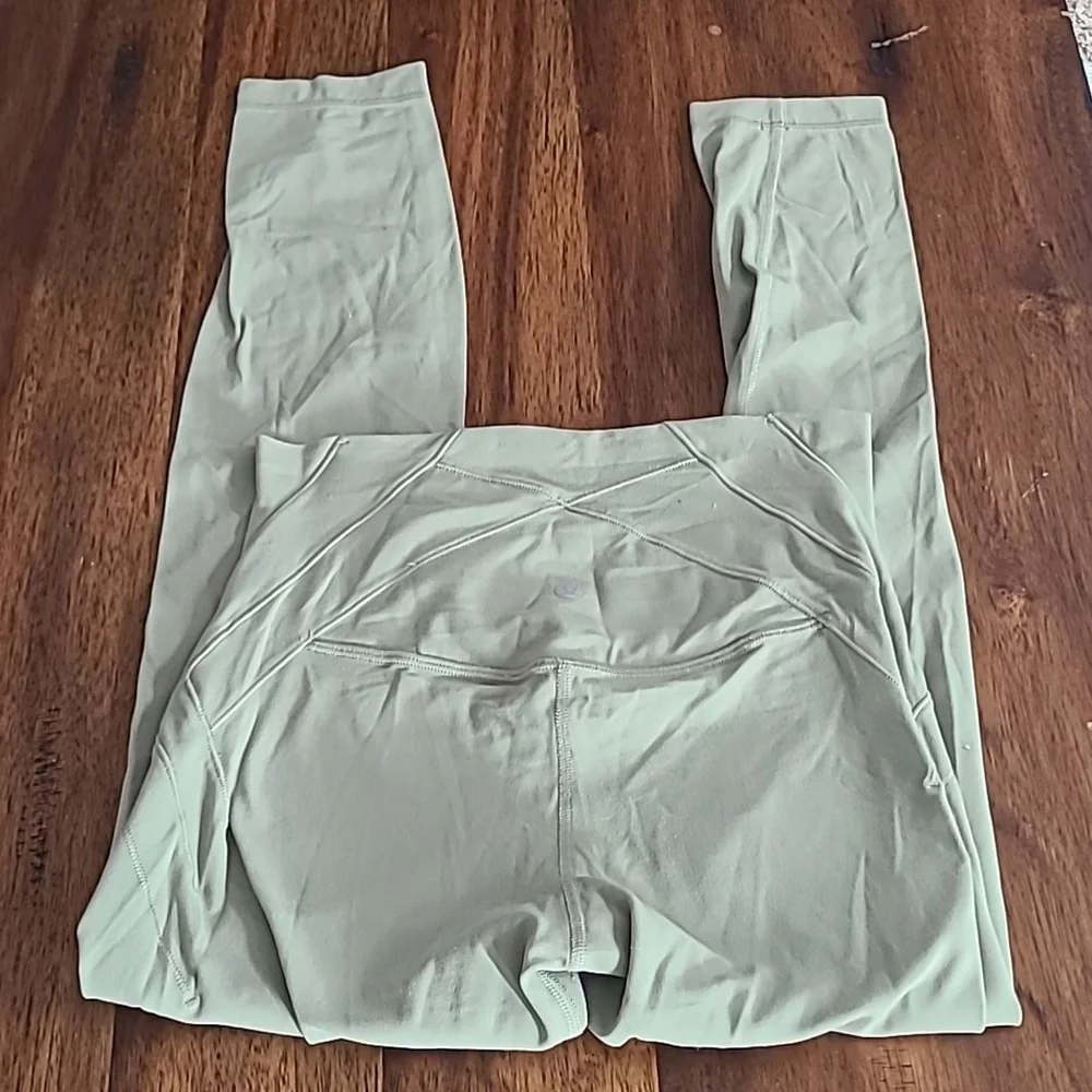Lululemon Powder Green Align Leggings 25" Size 8 - Picture 1 of 6